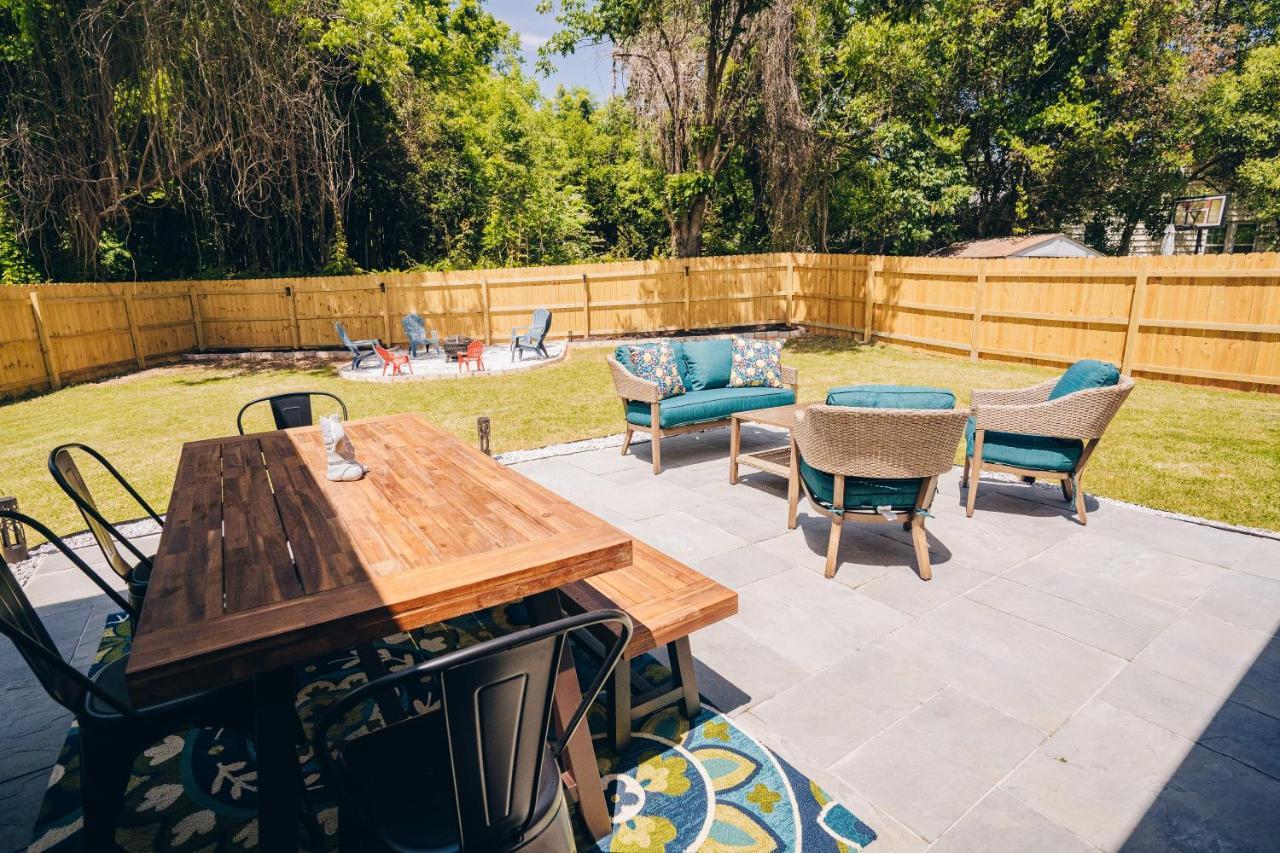 City Retreat - 4 Bedroom Oasis With King & Private Yard Near Downtown Charlotte Exterior foto