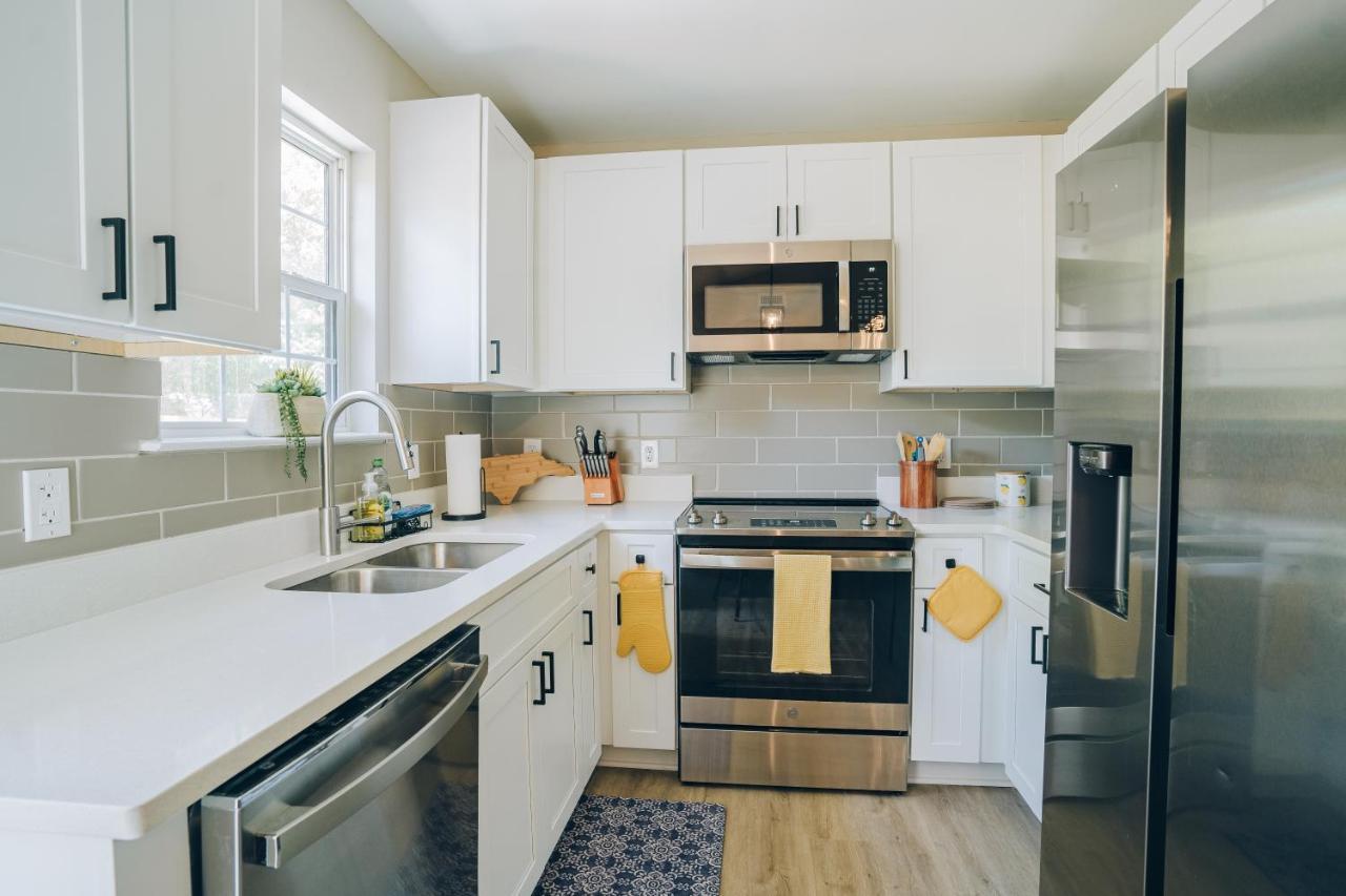 City Retreat - 4 Bedroom Oasis With King & Private Yard Near Downtown Charlotte Exterior foto