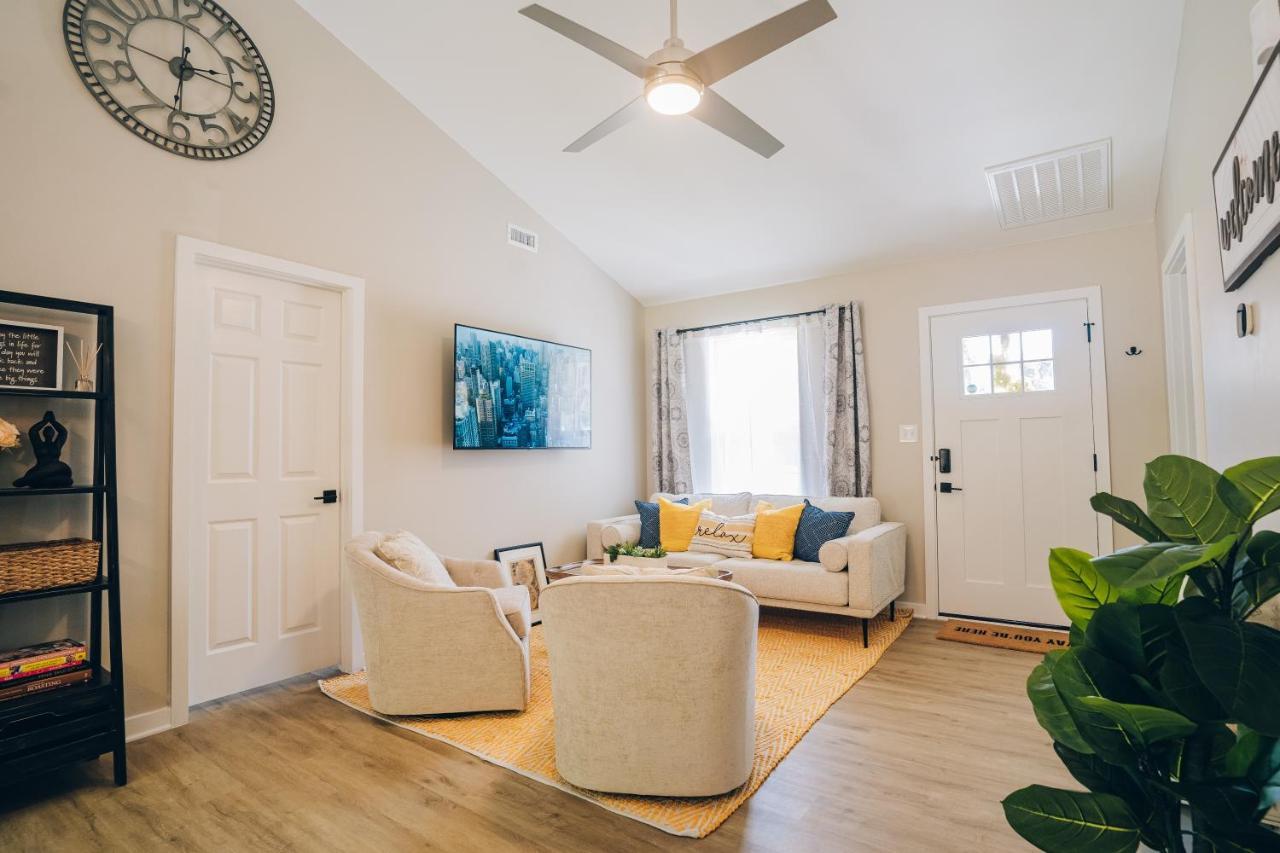 City Retreat - 4 Bedroom Oasis With King & Private Yard Near Downtown Charlotte Exterior foto