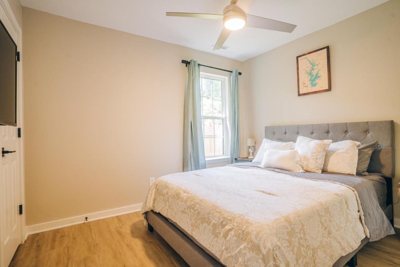 City Retreat - 4 Bedroom Oasis With King & Private Yard Near Downtown Charlotte Exterior foto