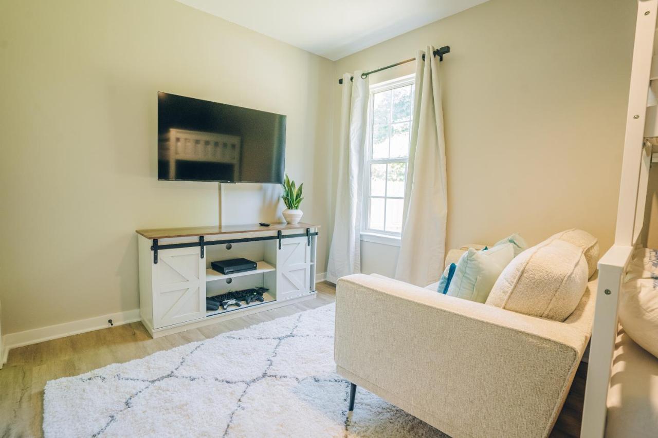 City Retreat - 4 Bedroom Oasis With King & Private Yard Near Downtown Charlotte Exterior foto