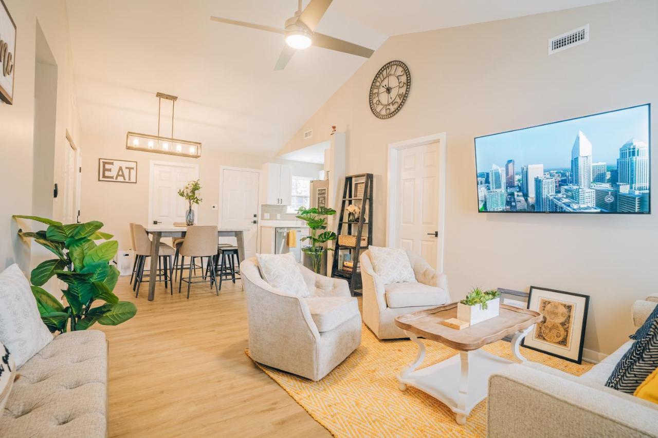 City Retreat - 4 Bedroom Oasis With King & Private Yard Near Downtown Charlotte Exterior foto