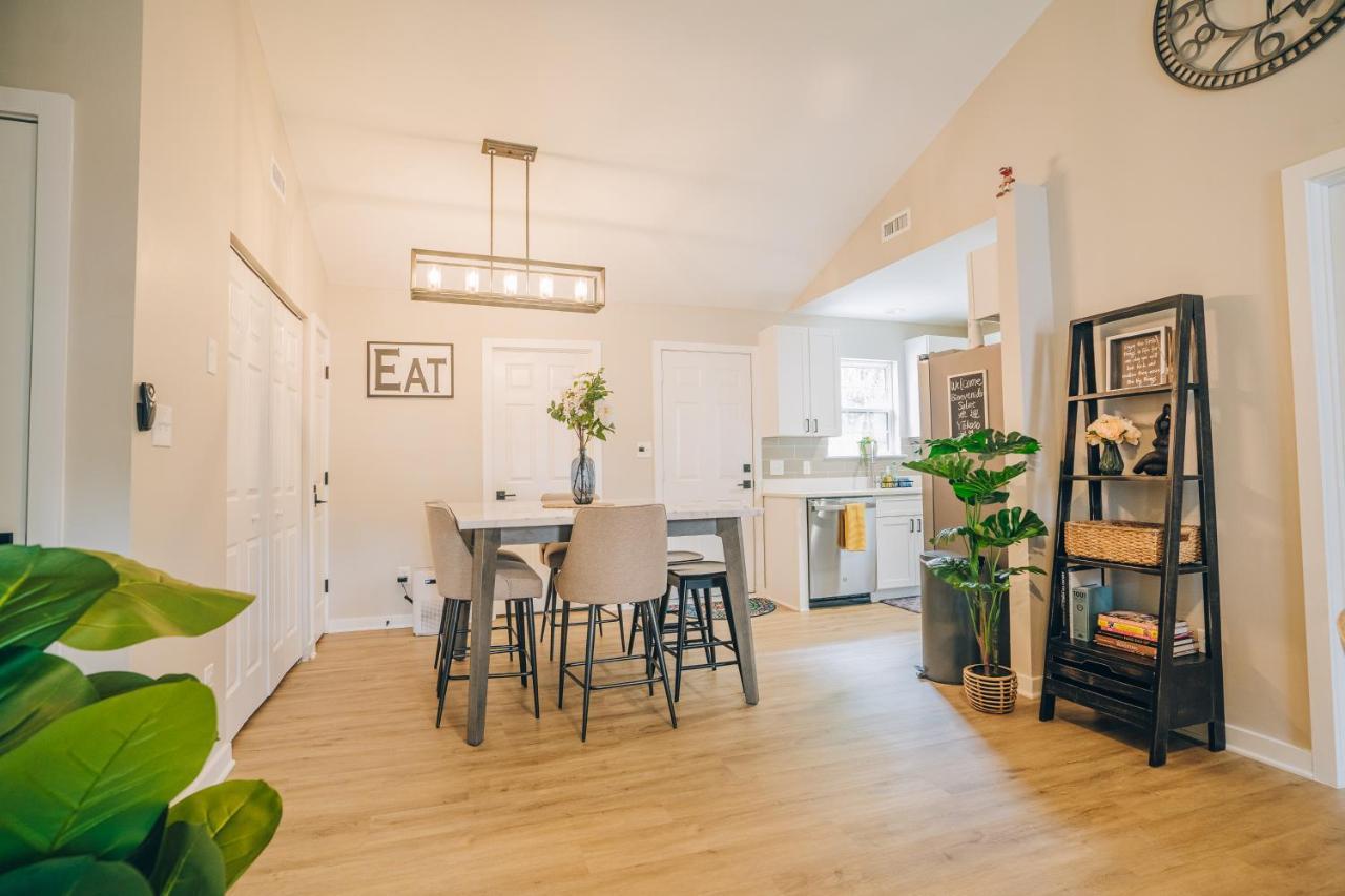 City Retreat - 4 Bedroom Oasis With King & Private Yard Near Downtown Charlotte Exterior foto